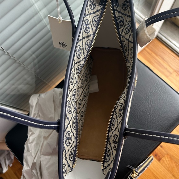 TORY BURCH T MONOGRAM ZIP TOTE - Picture 12 of 16